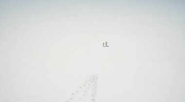 Yukarıdan güzel tuzlu beyaz göl manzaralı