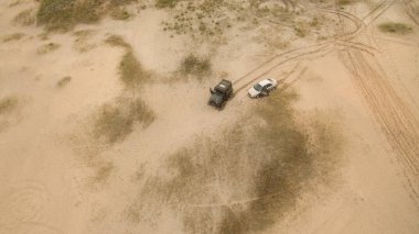 Makineleri sürücü yukarıdan çöl yoluyla