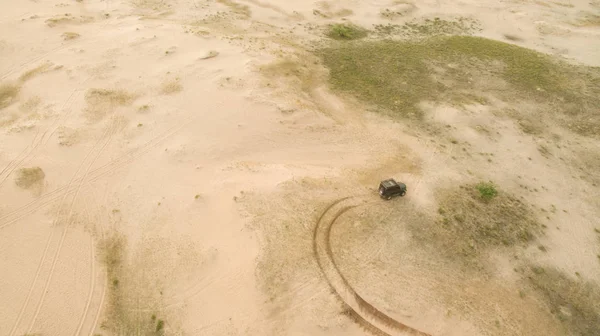 Makineleri sürücü yukarıdan çöl yoluyla