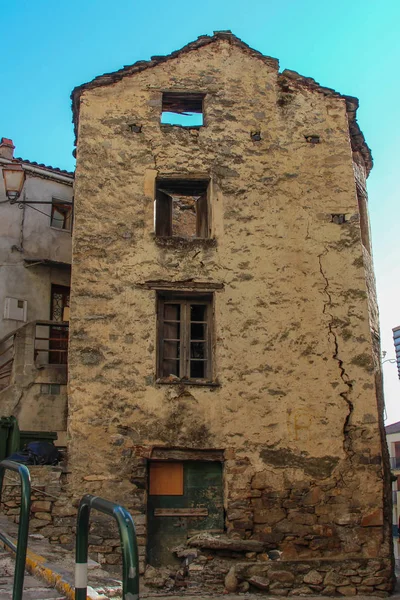 Immeuble Dilapidé de Corte, Corse, France . — Photo