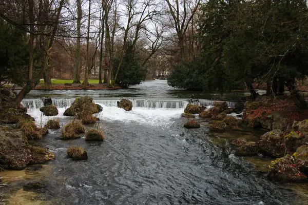 ミュンヘンのイギリス庭園公園. — ストック写真