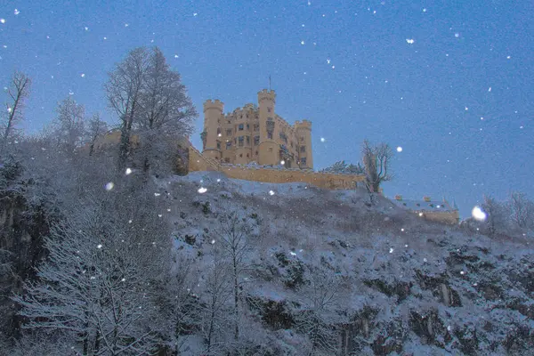 Castillo de Hohenschwangau en los Alpes bávaros en invierno. Alemania . —  Fotos de Stock