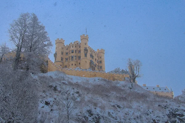 Castillo de Hohenschwangau en los Alpes bávaros en invierno. Alemania . —  Fotos de Stock
