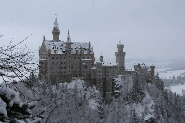 Нойшванштайн замок в зимнее время. Фуссен. Германия . — стоковое фото