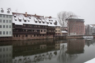 Old Town Pegnitz nehir kanal kış zamanında. Nürnberg. Bavyera. Almanya.