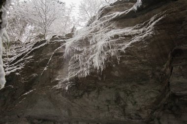 Kış zamanında Partnach Gorge içinde buz sarkıtları. Garmisch-Partenkirchen. Almanya.