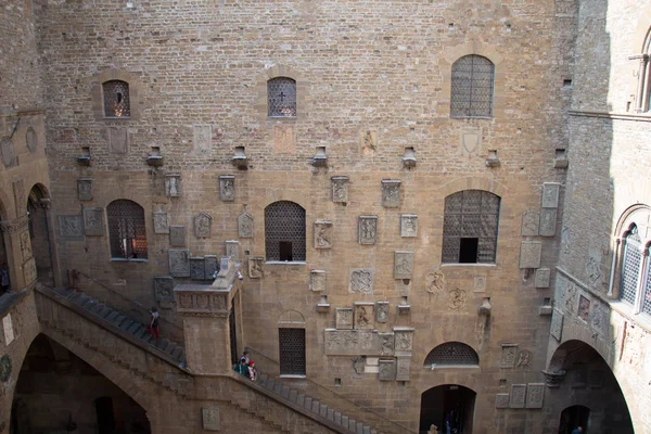 Museo Nazionale del Bargello avluda. Florence. İtalya.