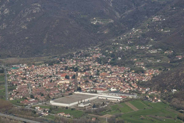 Veduta aerea del paese di Val di Susa. Piemonte. Italia . — Foto Stock