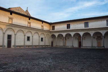 Floransa Charterhouse kilise ön avlusu. Certosa di Galluzzo di Firenze. İtalya.