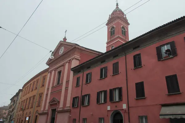 Kerk van Sint-Jozef en Sint Ignatius. Bologna. Italië. — Stockfoto
