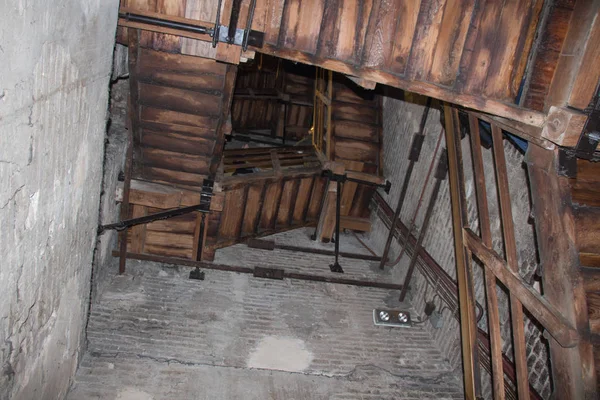 Wendeltreppe im Asinelli-Turm 97 m. bologna, emilia romagna, italien. — Stockfoto