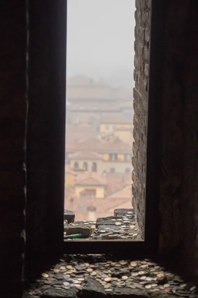 Typische rode daken van Bologna. Uitzicht vanaf de Asinelli toren. Emilia Romagna, Italië. — Stockfoto