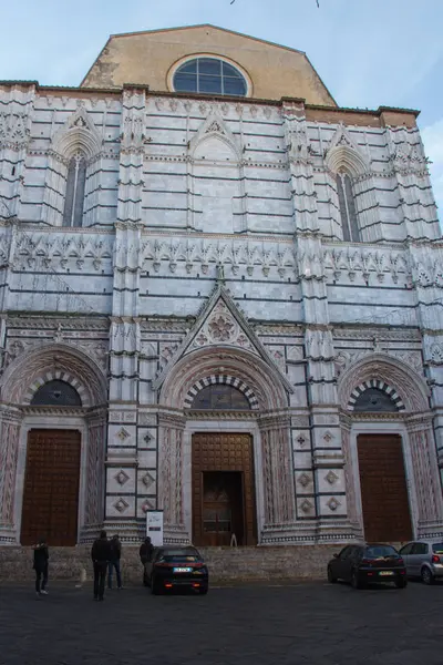 Gevel van de San Giovanni doopkapel. Siena, Toscane. Italië. — Stockfoto