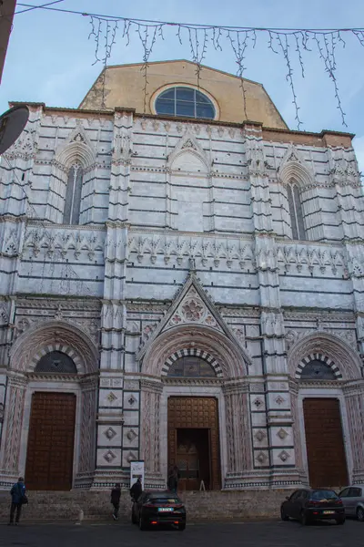 Gevel van de San Giovanni doopkapel. Siena, Toscane. Italië. — Stockfoto