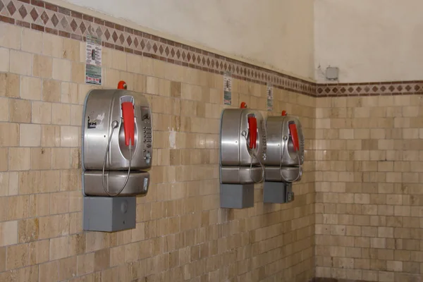 Telefonzelle in siena. Telekommunikationsunternehmen. — Stockfoto