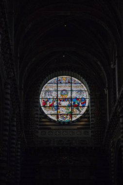 Vitray pencere Duomo di Siena. Santa Maria Assunta Büyükşehir katedral. Tuscany. İtalya.