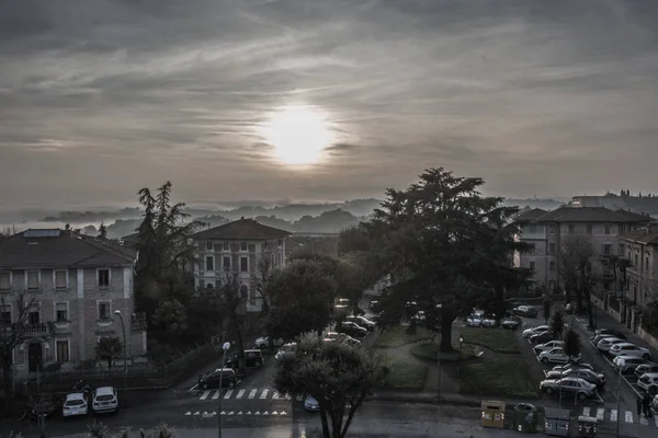 Stadsgezicht van Siena bij zonsondergang licht. Toscane, Italië. — Stockfoto