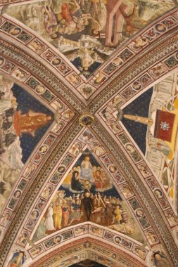 San Giovanni vaftizhane Siena tavandaki freskler. Toskana, İtalya.