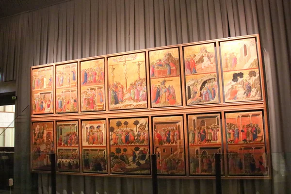 Duccio di Buoninsegna, Maesta, Museo dell 'Opera Metropolitana del Duomo, Siena, İtalya.