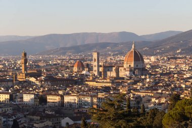 Floransa günbatımı ışıkta. Cattedrale di Santa Maria del Fiore. Toskana, İtalya.