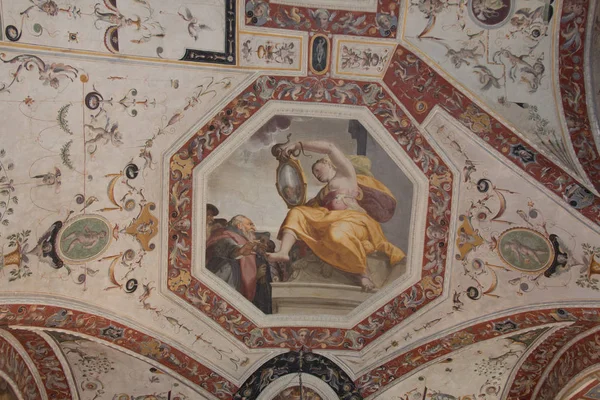 Фрагмент стелі всередині Палаццо Веккьо, Флоренція, Тоскана, Італія. — стокове фото