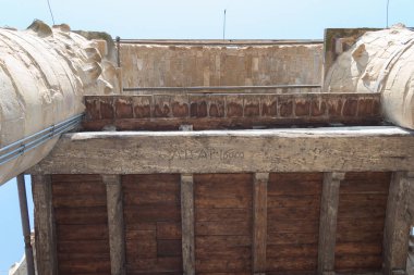 Eski harflerle Palazzo Vecchio, Florence, Toskana, İtalya Arnolfo kule çatı üzerinde ahşap bir tahta üzerinde oyulmuş.