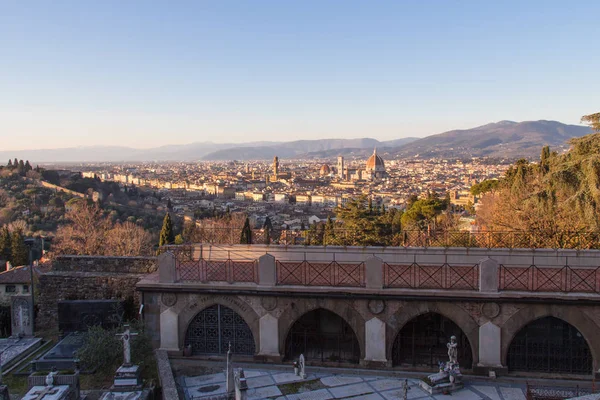 San Miniato al Monte Floransa'dan görünümü. Tuscany. İtalya.