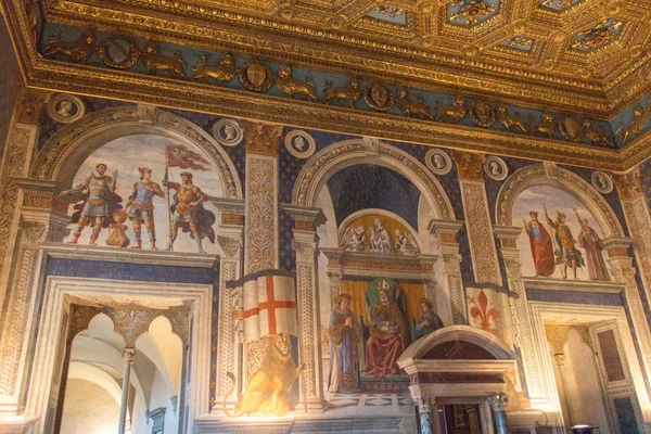 Tarafından Domenico Ghirlandaio fresk Sala dei Gigli Palazzo Vecchio, Florence, Toskana, İtalya içinde 1482 yılında. — Stok fotoğraf