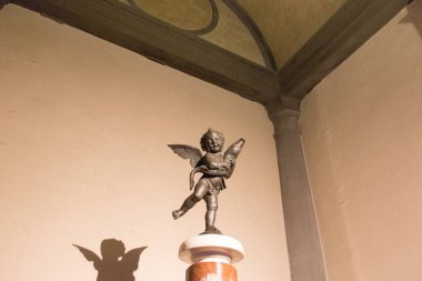 Yunus, Andrea del Verrocchio Juno Teras Palazzo Vecchio, Florence, İtalya, heykelin ile putto.