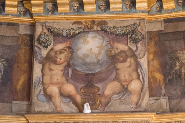 Taket fresk fragment i rummet av Hercules i den på Palazzo Vecchio, Florens, Italien. — Stockfoto