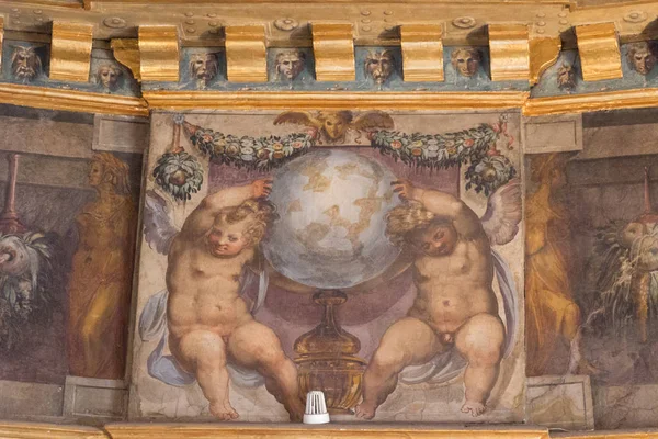 Taket fresk fragment i rummet av Hercules i den på Palazzo Vecchio, Florens, Italien. — Stockfoto