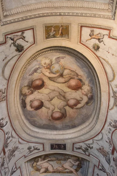 Frammento dell'affresco del soffitto di Palazzo Vecchio, Firenze, Italia . — Foto Stock