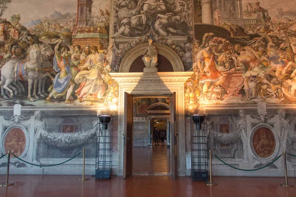 Palazzo Vecchio, Florence, İtalya Sala dell'Udienza freskler.
