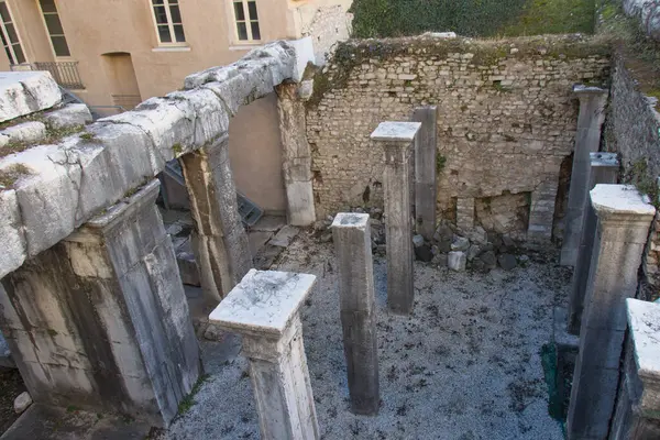 Ερείπια του αρχαίου Foro Romano, Αρχαιολογικός χώρος του ρωμαϊκού ναού του Capitolium στην Brescia. Μνημείο Παγκόσμιας Κληρονομιάς της UNESCO. Λομβαρδία, Ιταλία. — Φωτογραφία Αρχείου