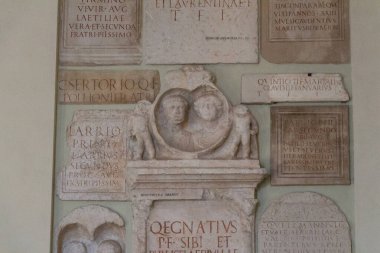 İtalya 'nın Brescia, Lombardy başkentinin lapidaryumu..