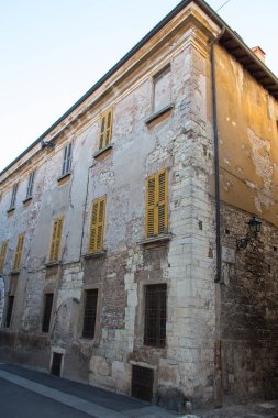 Brescia, Lombardy, İtalya 'daki Via Musei' de eski bir bina..