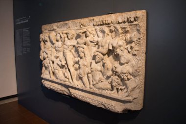 Santa Giulia Brescia, Lombardy, İtalya 'daki Santa Giulia Müzesi' nde milattan sonra 2-3 yüzyılda yapılmış tavan arası lahitinin ön tarafında..