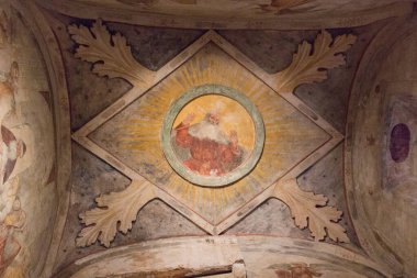 San Salvatore Manastırı 'ndaki tavan freskleri ve Brescia, Lombardy, İtalya' daki Santa Giulia Müzesi..