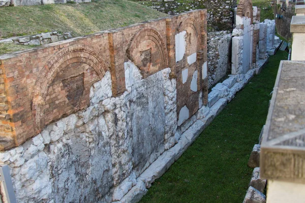 Foro romano von capitolium, alter römischer Tempel in Brescia. Unesco-Weltkulturerbe. Lombardei, Italien. — Stockfoto