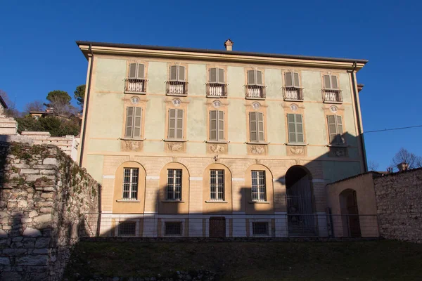 Facciata di Palazzo Maggi Gambara, Brescia, Lombardia . — Foto Stock