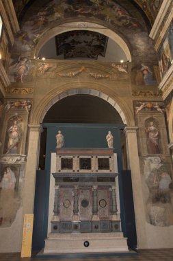 Brescia, Lombardy, İtalya 'daki Santa Giulia müzesinin San Salvatore Manastırı' ndaki Martinengo mozolesi..