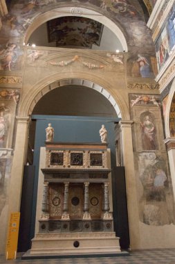 Brescia, Lombardy, İtalya 'daki Santa Giulia müzesinin San Salvatore Manastırı' ndaki Martinengo mozolesi..