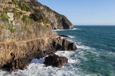 Riomaggiore yakınlarındaki Cinque Terre Ulusal Parkı, Liguria, İtalya.