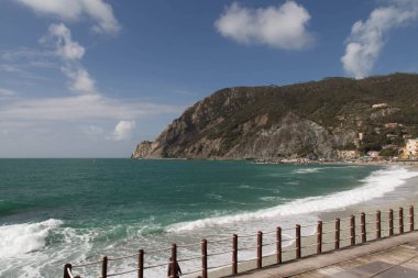 Monterosso kıyı şeridi Cinque Terre Ulusal Parkı, Liguria, İtalya.