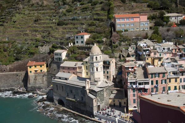 Kostel Santa Margherita d 'Antiochia, Vernazza, Liguria, Itálie. — Stock fotografie
