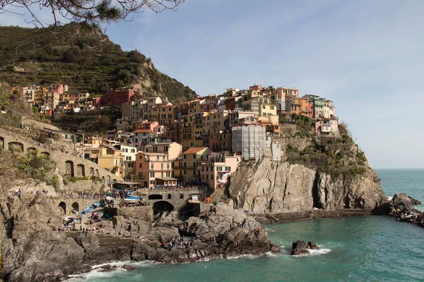 Malá rybářská vesnice Manarola v Cinque Terre, Liguria, Itálie. — Stock fotografie