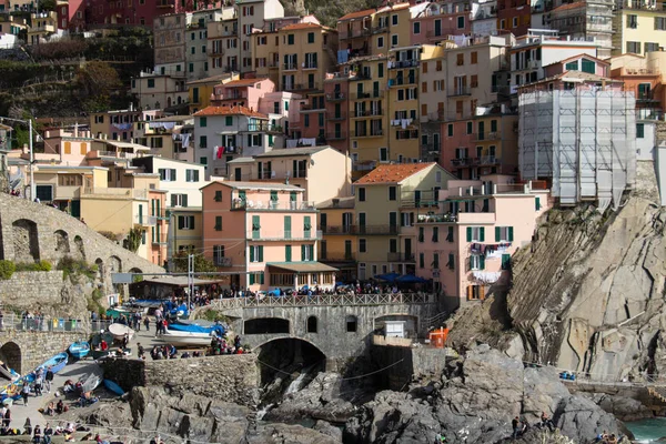 Small fisherman village Manarola in Cinque Terre, Liguria, Italy. — Stock Photo, Image