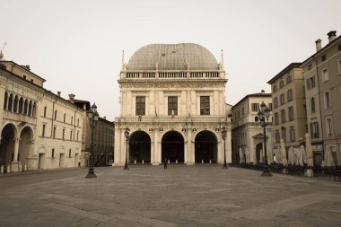 Brescia, İtalya - 1 Ağustos 2018: Palazzo della Loggia veya Brescia Belediye Binası manzarası 1 Ağustos 2018, Lombardy, İtalya.