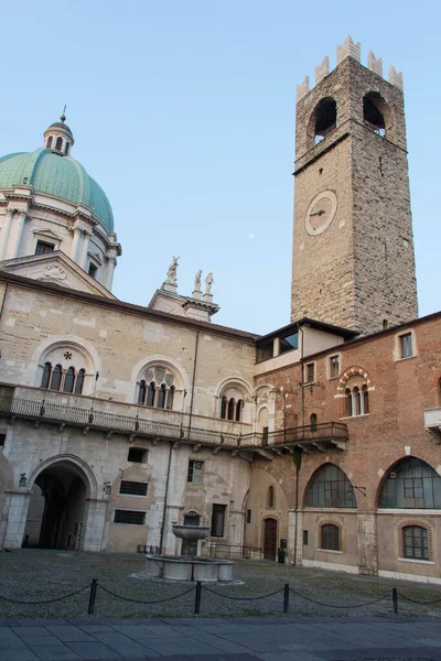 Brescia Italia Agosto 2018 Vista Fuente Patio Interior Del Palazzo — Foto de Stock