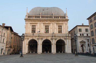 Brescia, İtalya - 1 Ağustos 2018: Palazzo della Loggia veya Brescia Belediye Binası manzarası 1 Ağustos 2018, Lombardy, İtalya.